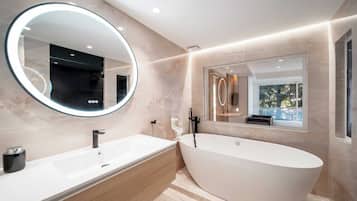 Douche, sĂšche-cheveux, serviettes fournies