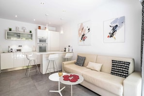 Smart TV - Standing flat 3P, 2 min from the Croisette (Cannes)