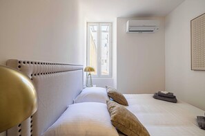 3 bedrooms, desk, iron/ironing board, travel cot