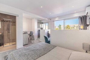 Bügeleisen/Bügelbrett, kostenloses WLAN, Bettwäsche