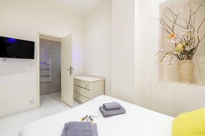2 bedrooms, desk, iron/ironing board, free WiFi