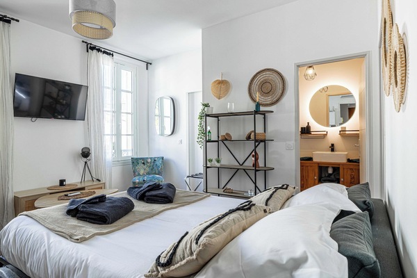 2 bedrooms, iron/ironing board, free WiFi, bed sheets