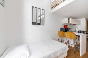 2 bedrooms, iron/ironing board, travel crib, free WiFi - Bright duplex - Cannes Center (Cannes)