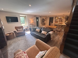 Smart TV, fireplace