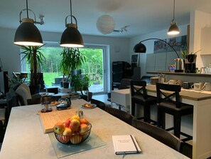 Dining - 4PAX Chill Room in Beautiful House Oasis Munich. Close to the City & Munich Fair (München)