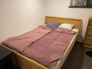 1 bedroom, iron/ironing board, WiFi, bed sheets - 4PAX Chill Room in Beautiful House Oasis Munich. Close to the City & Munich Fair (München)