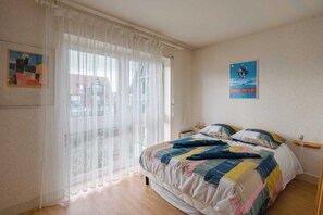 2 chambres, fer et planche à repasser, lit parapluie, Wi-Fi gratuit