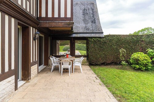 Luxury haven with pool, tennis and large garden