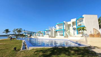 2 outdoor pools