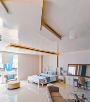 Habitación presidencial | Caja fuerte, escritorio, espacio para trabajar con un portátil