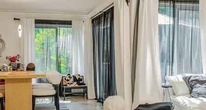 Charming 2-bedroom condo in peaceful Lake Forest, 1414ft, Good location