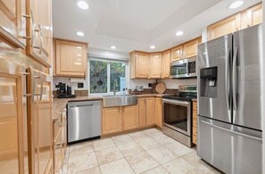 Microonde, forno, piano cottura, lavastoviglie