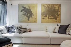 Smart TV, caminetto, stampante