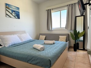 1 bedroom, desk, iron/ironing board, free WiFi - Chic Sea View apartment with WiFi and AC in Larnaca Centre (Larnaca)