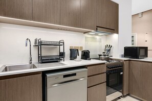 Kühlschrank, Ofen, Herdplatte, Geschirrspüler