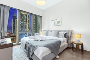 1 bedroom, desk, iron/ironing board, WiFi - 1BR in Downtown Dubai | Walk to Mall, Metro, and Fountains (Dubai)