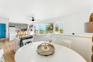 Dining - Lillie`s Oceanview Retreat- BBQ, Pet Friendly (Summerland)