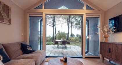 Wellness Lodge with hot tub in the woods on the Sallandse Heuvelrug