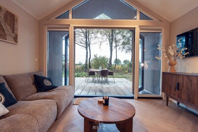 Wellness Lodge with hot tub in the woods on the Sallandse Heuvelrug