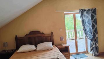 4 bedrooms, iron/ironing board