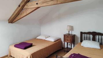 4 bedrooms, iron/ironing board