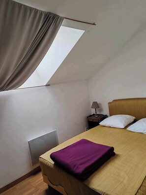 4 bedrooms, iron/ironing board