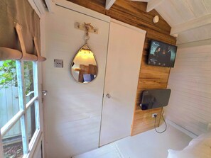 Cabin | 1 bedroom, free WiFi, bed sheets - Coastal Cosy Cabin With hot tub (Bognor Regis)