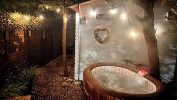 Kabin | Bathtub spa outdoor