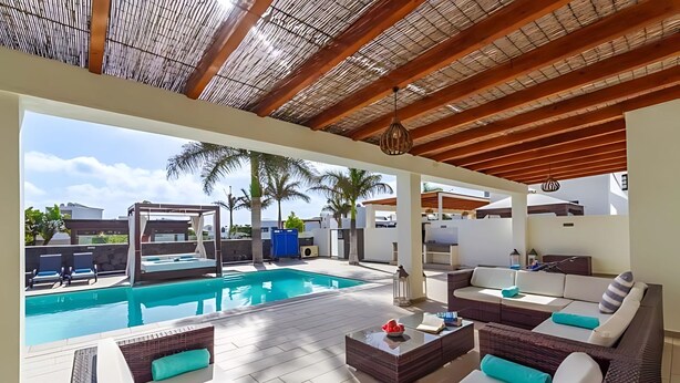 Pool - Luxury Villa with Private Pool and Stunning Views in Playa Blanca, Lanzarote (Playa Blanca)