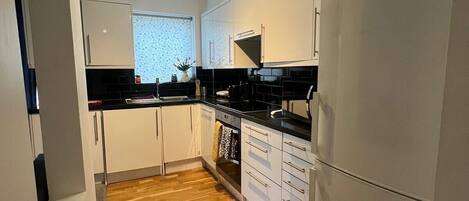 Lägenhet | Eget kök | Kylskåp, mikrovågsugn, ugn och diskmaskin
