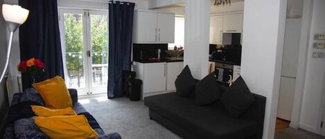 Apartamento | Zona de estar | Una televisión