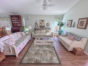 Smart-TV, DVD-spiller, kontorer og printere