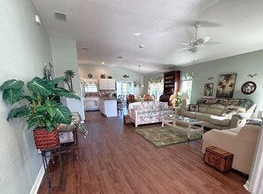 スマートテレビ、DVD プレーヤー、書斎 / ワークスペース、プリンター