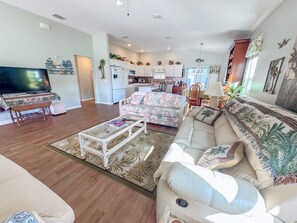 Smart-TV, DVD-spiller, kontorer og printere