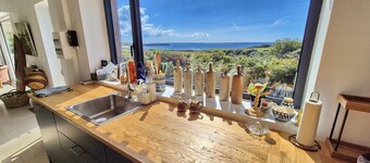727- Superb sea view, great comfort, overlooking St Tugen beach