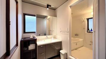 Deluxe House, 3 Bedrooms | Bathroom | Slippers