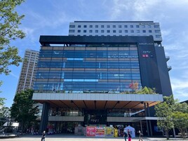 Shopping mall