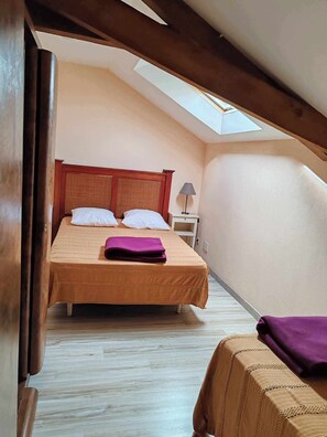 3 bedrooms, iron/ironing board - Gite 2 group 8/10 persons (Braye-Sous-Faye)