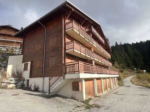 Exterior - 3-room apartment, near slopes, Les Saisies, sleeps 8 (Les Saisies)
