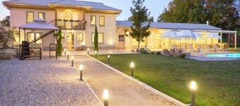 Private 5 bedrom Villa with Pool & Jacuzzi near Starosel Winery
