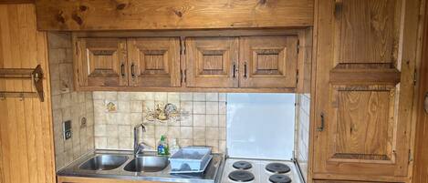 Réfrigérateur, micro-ondes, four, cafetière/bouilloire