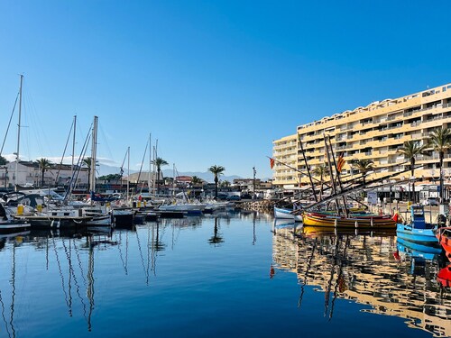 3-Bed Apt in Saint-Cyprien Port with Terrace and Air Conditioning