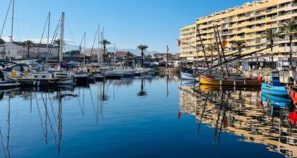 3-Bed Apt in Saint-Cyprien Port with Terrace and Air Conditioning