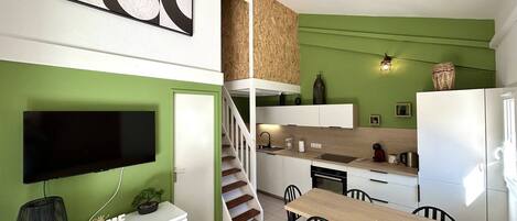 ثلاجة، ميكروويف، فرن، موقد طهي مسطح