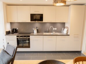 Kjøleskap, mikrobølgeovn og oppvaskmaskin