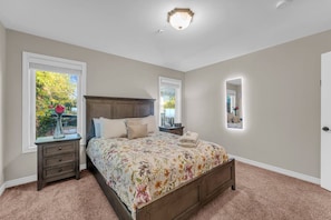 5 Schlafzimmer, Schreibtisch, Bügeleisen/Bügelbrett, WLAN