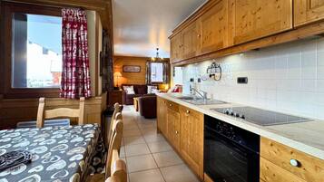 Fridge, microwave, dishwasher, coffee/tea maker