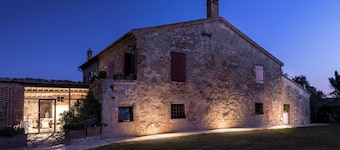 Red Heart - relax with those you love in Tuscany.