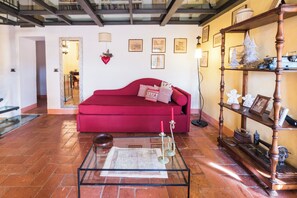 Interior - Red Heart - relax with those you love in Tuscany. (Trequanda)