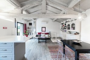 Interior - Red Heart - relax with those you love in Tuscany. (Trequanda)